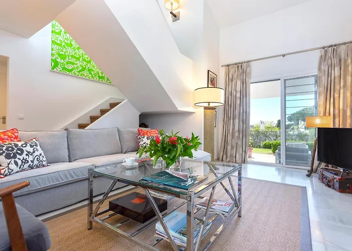 Genteel Aloha Golf Apartment