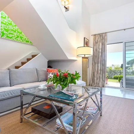 Genteel Aloha Golf Apartment